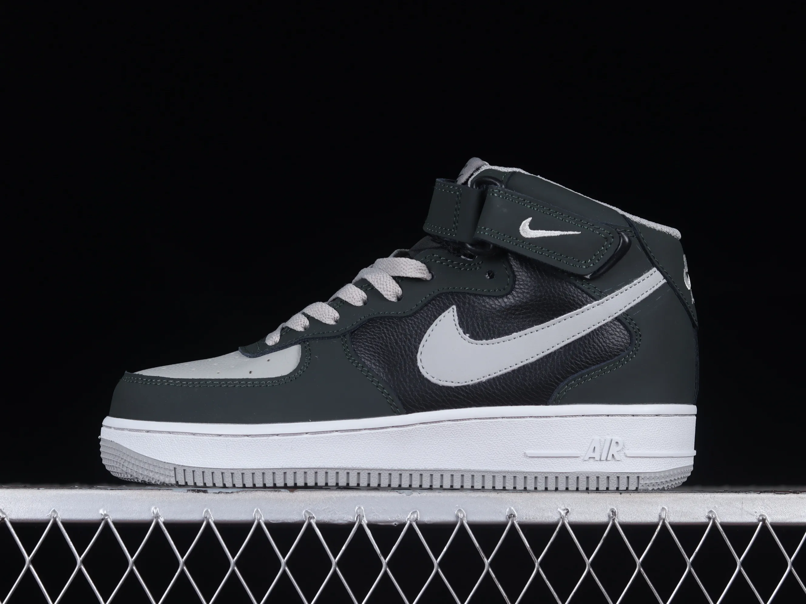 All categories Nk Air Force 1 Air Force series Nk Air Force 1 Mid Air Force mid-top Nk Air Force 1'07 Mid shadow gray Air Force One mid-top trendy versatile casual sports sneakers CW6817-067